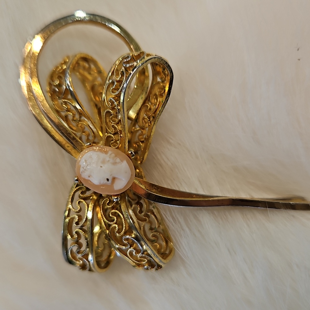 UNIQUE CAMEO CENTER GOLD‎ FILIGREE FLOWER BROOCH